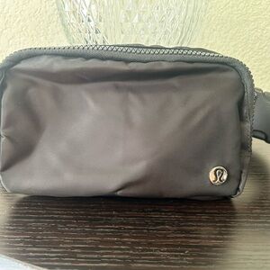 Lululemon anywhere belt bag